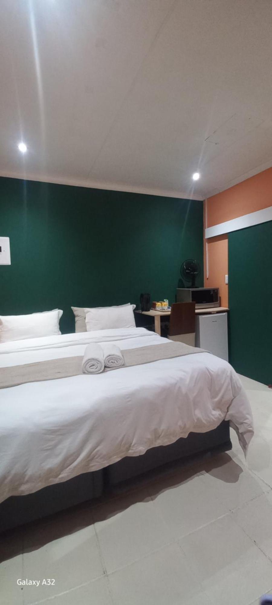 28 At Van Den Bos International Guesthouse Эденвейл Экстерьер фото